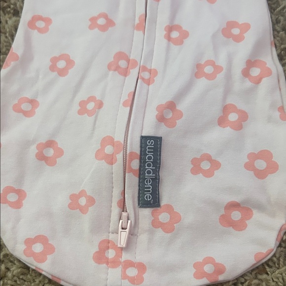 Baby girl Swaddle me 2 pieces! Newborn/ 0-2months sleep sacks - Picture 2 of 4